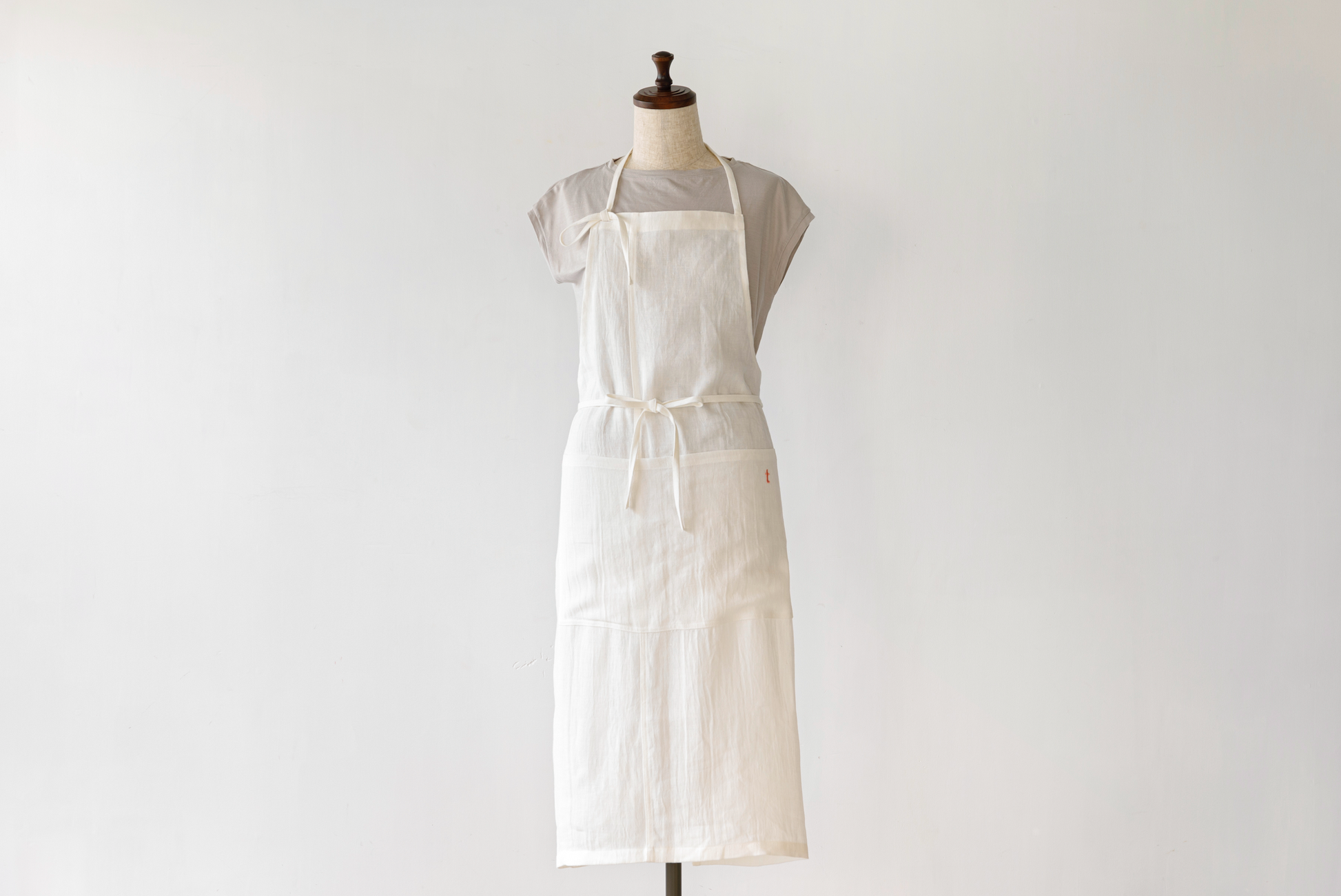Merci 100%リネン エプロン ホワイト Merci 100%リネン エプロン Merci 100%リネン エプロン ホワイト Merci 100%リネン エプロン