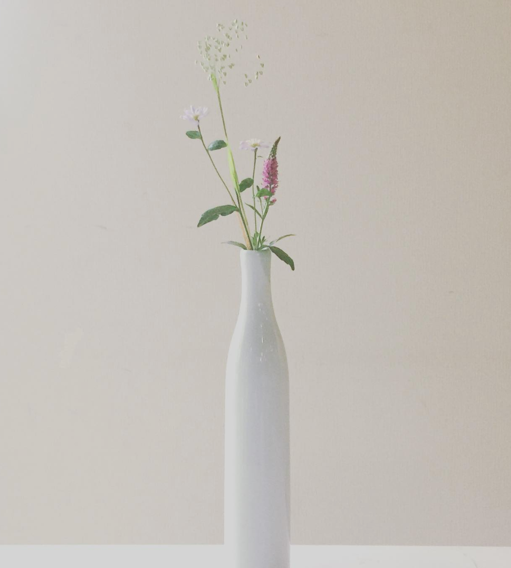 花器ボトル（白磁）細長タイプ
