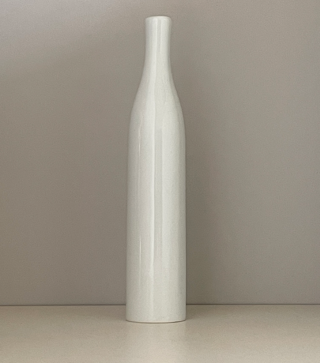 花器ボトル（白磁）細長タイプ